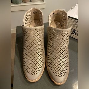 Jeffrey Campbell Rosalee Gold Booties Perforated 7.5